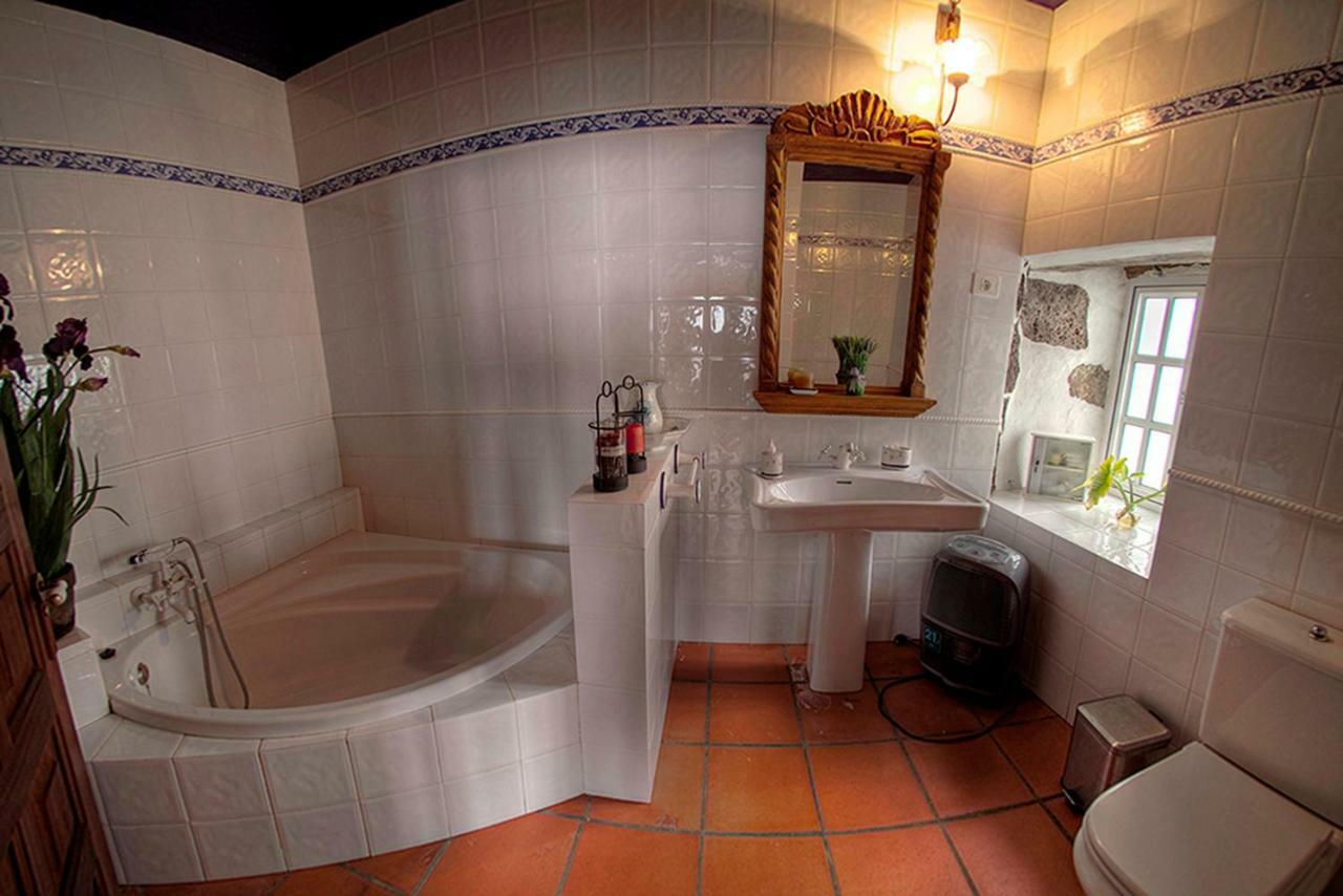 Hostal Geranios Rojos Las Rosas  Exterior foto